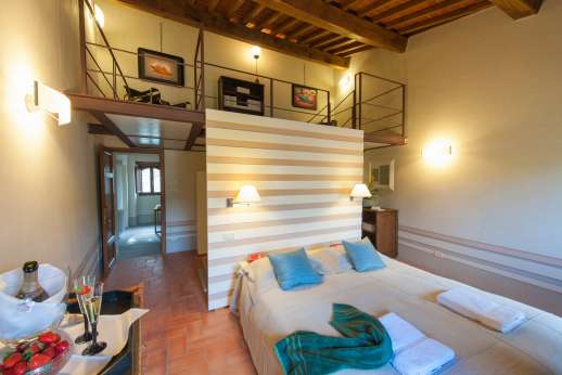 Villa Albizi -  Air conditioned double bedroom [convertible to twin] with ensuite bathroom with Jacuzzi.
