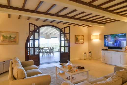 Villa Ostignano - Sitting room leading through to the dining conservatory