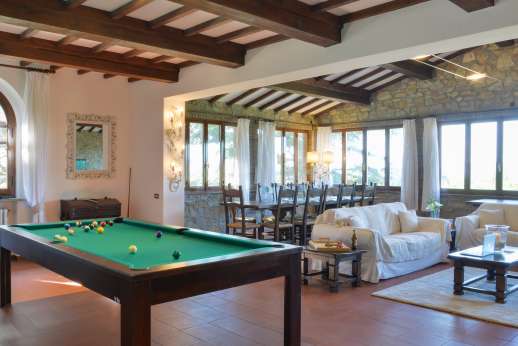 Villa Ostignano - Large living room satellite TV, billiard and working fireplace.