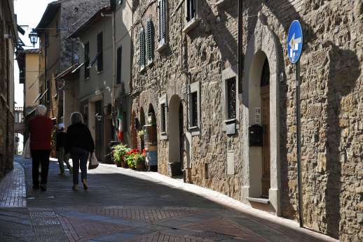 Villa Ostignano -  Montaione that offers all the amenities such as bars, supermarkets, restaurants, shops.