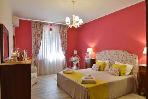 Weddings at Villa Ostignano - Air conditioned double bedrooms [convertible to twins] with ensuite bathroom with shower