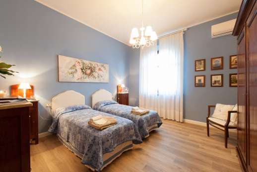 Weddings at Villa Ostignano - Air conditioned twin bedroom with shared bathroom