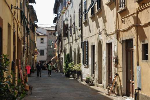 Weddings at Villa Ostignano - The fortified town of Montaione