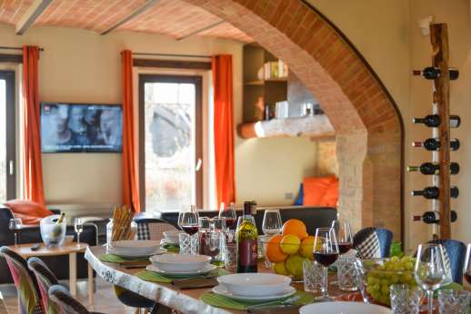 Poggiobuono - Open plan dining area next to the kitchen
