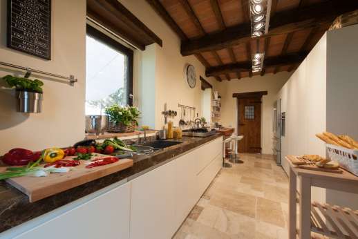 Poggiobuono - Ground floor gallery kitchen