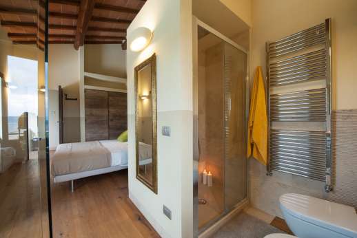 Poggiobuono - En suite bathroom with shower