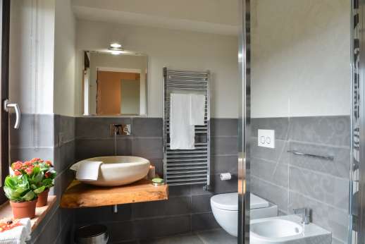Poggiobuono - En suite bathroom with shower