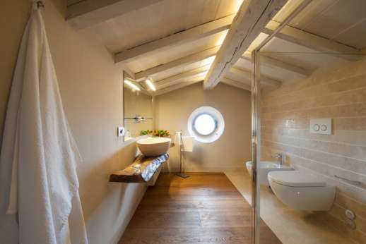 Poggiobuono - Attic bathroom