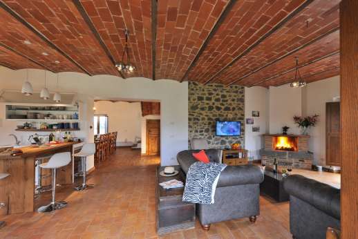Segreto Gelsomino - Coming in from the garden into the open plan sitting room and kitchen