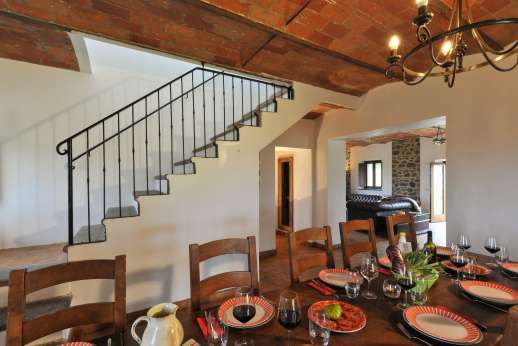 Segreto Gelsomino - Dining room and steps leading to the first floor