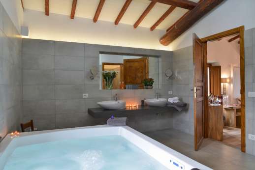 Segreto Gelsomino - Hot tub in the ensuite