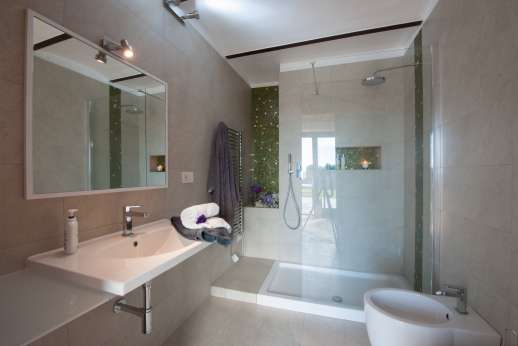 Segreto Gelsomino - Lower ground floor en suite bathroom