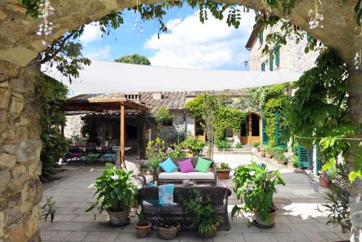 Torre di Hesperides - Beautiful courtyard, perfect for gathering after a day out.