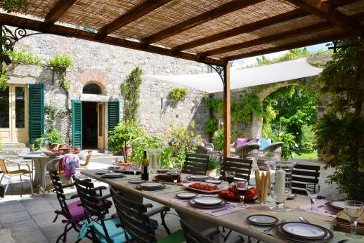 Torre di Hesperides - Perfect for dining al fresco.