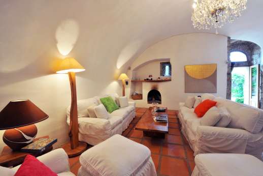 Torre di Hesperides - Large sitting room with an open fireplace.