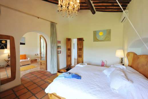 Torre di Hesperides - Air conditioned master bedroom, first floor.