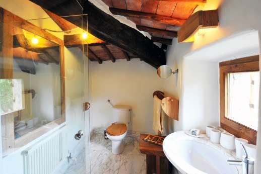 Torre di Hesperides - The second floor shared bathroom.