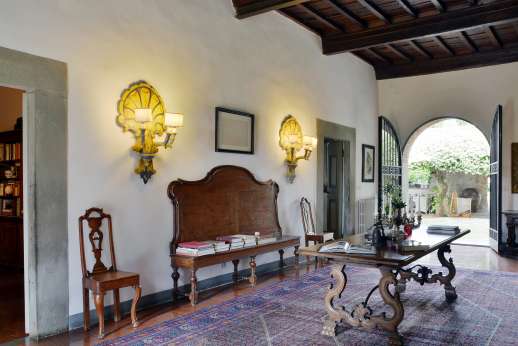 Villa San Martin - Entrance leading into a large hallway.