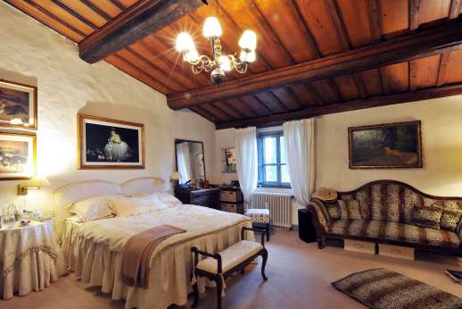 Villa San Martin - Fist floor double bedroom with an ensuite bathroom