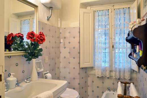 Villa San Martin - Bathroom with bath and separate shower