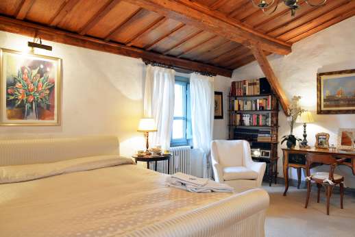 Villa San Martin - Second floor air-conditioned double bedroom