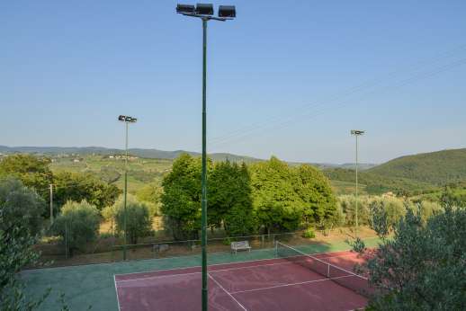 Montesassi - Your own private all-weather tennis court.