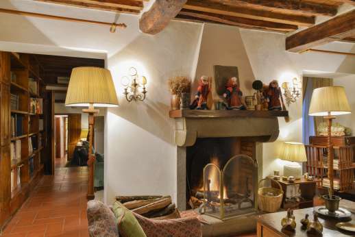 Montesassi - Another lovely sitting room.