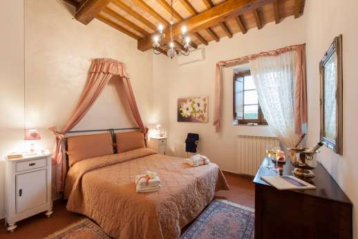 San Leolino - Air conditioned double bedroom, ground floor with shared bathroom.