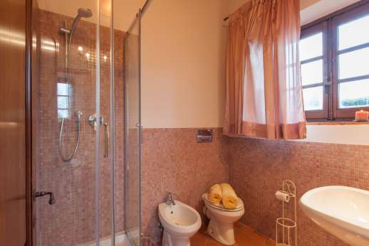 San Leolino - Air conditioned double bedroom, ground floor with shared bathroom.