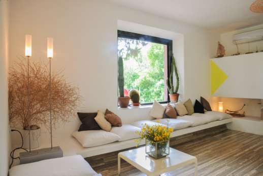 L'Agrumeto dell'Isola - Isola Rossa has a beautiful open plan and spacious layout.