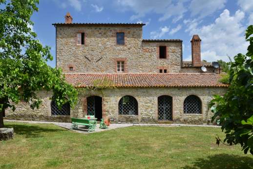 La Pergola di Montegiove - Pergoletto a delightful 14th century farmhouse surrounded by its own orchards and woodlands.