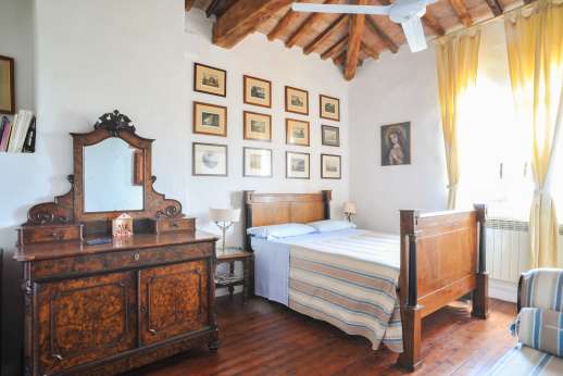 Tizzano - Second floor tower bedroom