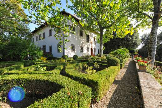 Villa Di Masseto - The Villa is surrounded on three sides by a lovely Italian Garden and lots of scented plants and flowers, and two fountains.