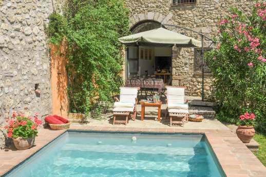 Casa del Poggio - Time to relax by the heated pool
