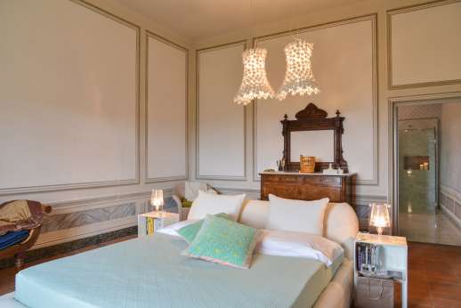 Villa Caprolo - Ground floor, double bedroom, with en suite bathroom