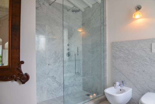Villa Caprolo - First floor bathroom