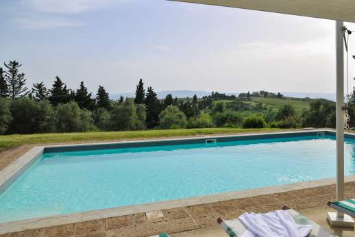 Tizzano - The pool offers complete privacy and tranquillity.