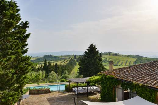 Tizzano - Elegant cobbled courtyard overlooking the magical countryside