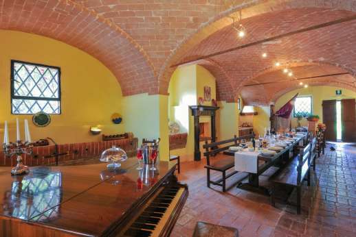Ocrata Bianca - The kitchen also features a beautiful grand piano, and large tv screen.