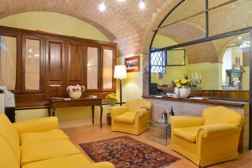 Ocrata Bianca - Ground floor sitting area