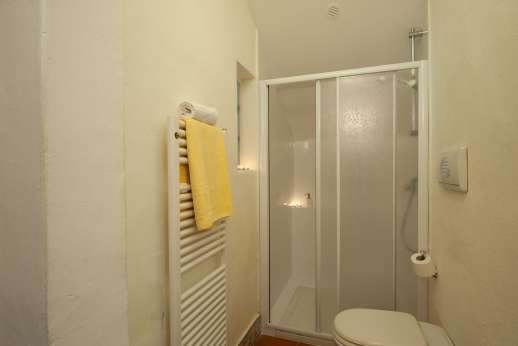 Ocrata Bianca - View of the shower