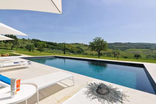 Poggetto Rosato - Close to the timeless Chianti towns of Greve and Radda, and with both Siena and Florence also within easy reach, it is a perfect location to explore the countryside set between the two main Tuscan cities.