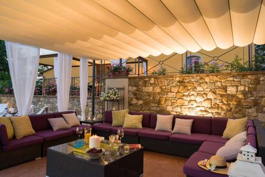 Podere Brogi - Enjoy evening meals under the pergola.