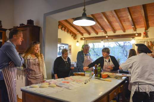 Podere Brogi - A pizza cooking lesson at the villa.