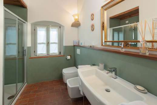 Podere Brogi - The en suite bathroom.