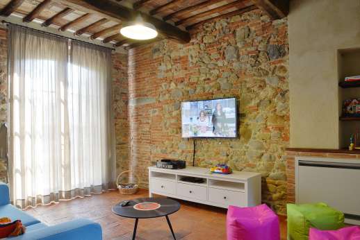 Podere Brogi - Play room with a large flat screen TV.