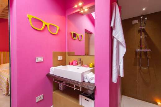 Podere Brogi - Guesthouse twin bedroom ensuite bathroom