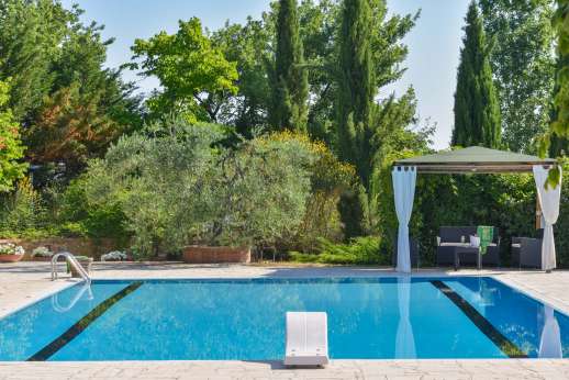 Diaspero - It is 20 x 10mt and has a variable depth from 1 to 2 mt and a ladder for entry/exit.
