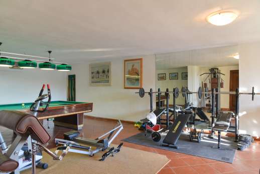 San Leolino (x 10 people) with Staff and Cook - Gym and snooker table in the pool house under the swimming pool