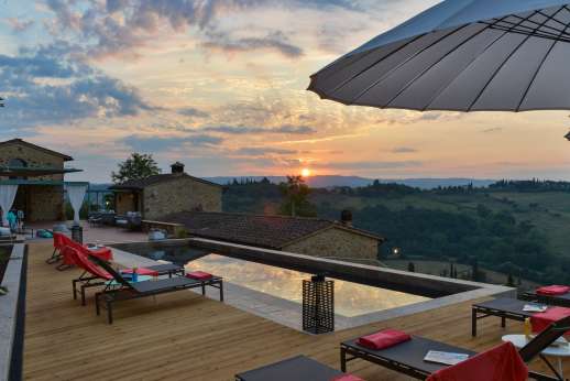 Sul Coccomorlo - The decked pool area which offers the most panoramic view of the surroundings